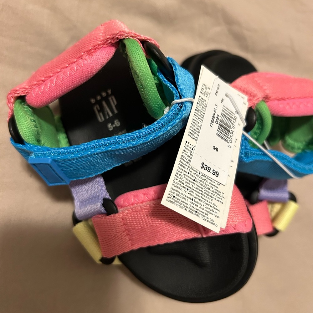 NWT GAP Kids Multicolor Strap Sandals, size 5/6